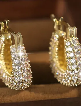 Par de pendientes en forma de U de lujo incrustados con circonita cúbica completa, regalo de joyería para mujeres en el Día de San Valentín - Shein - FashionsVida