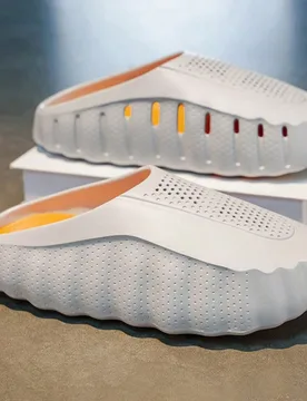 Sandalias tipo zueco para hombre con perforaciones, suela gruesa dentada y sin cordones, estilo funcional, pantuflas casuales de verano para exteriore - Shein - FashionsVida