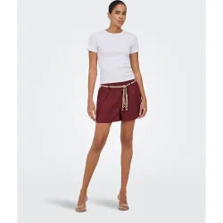 Pantalón corto de mujer con cinturón
