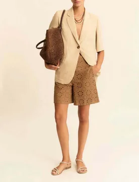 Bermuda color cammello in sangallo di cotone con ricamo e chiusura con bottone - Emme Marella - FashionsVida