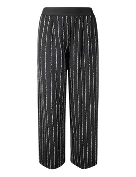 Pantaloni larghi e lunghi