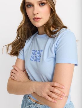 T-shirt in cotone con scritta Too Hot to Care - altro