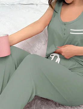 Conjunto de pijama de top sin mangas con bolsillo y pantalones a rayas para mujer - Shein - FashionsVida