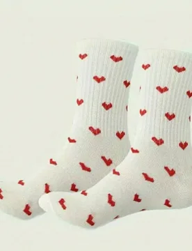 Par de calcetines de media pantorrilla con estampado de corazón de estilo Ins para mujer, estilo deportivo universitario, otoño - Shein - FashionsVida