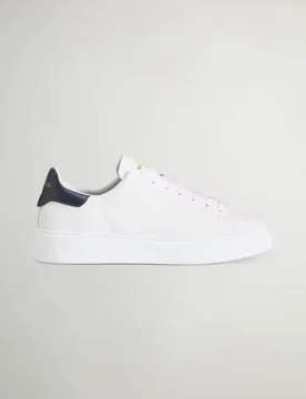 Sneakers bianche in pelle con talloncino blu scuro e logo impresso - Woolrich - FashionsVida