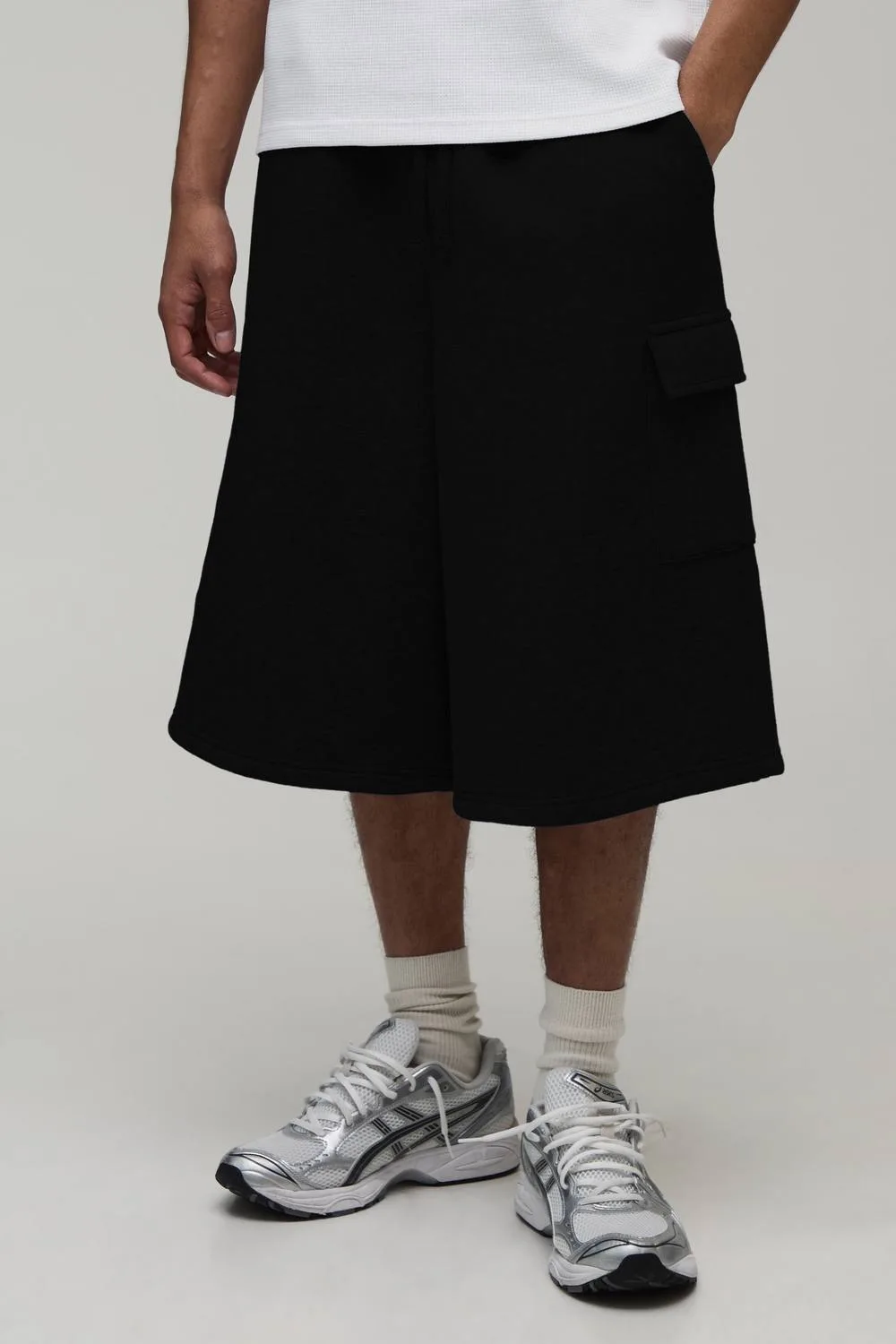 Herren Cargo-Taschen Jersey Bermuda Shorts Black Größe Medium - boohooMAN - FashionsVida