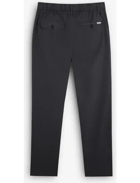 Chino de hombe con pinzas y trabillas en la cintura - Scalpers - FashionsVida