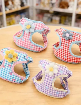 Conjunto de arnés y correa con estampado a cuadros y flores para mascotas, estilo chaleco transpirable a prueba de fugas, adecuado para gatos y perro - Shein - FashionsVida