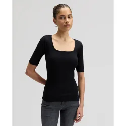 Camiseta de mujer con escote cuadrado de corte slim