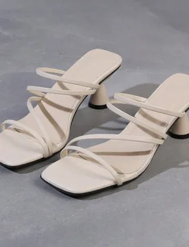 Sandalias de tacón alto de dedo abierto con correa minimalista para mujer, tacón , cómodas de llevar, nueva edición de verano 2025 - Shein - FashionsVida