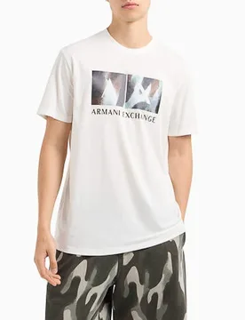 T-shirt bianca mezza manica con tab logo in fantasia astratta multicolor - Armani - FashionsVida