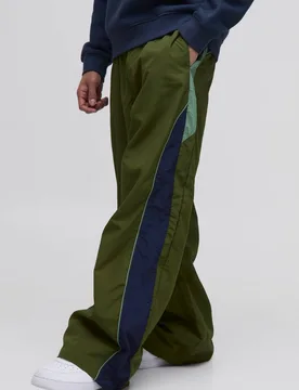 Herren Fallschirmhose mit elastischem Bund und seitlichen Streifen Khaki Größe Medium - boohooMAN - FashionsVida