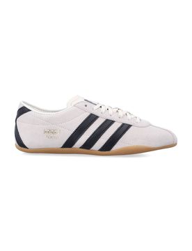 Retro-Inspired Streamlined Sneaker