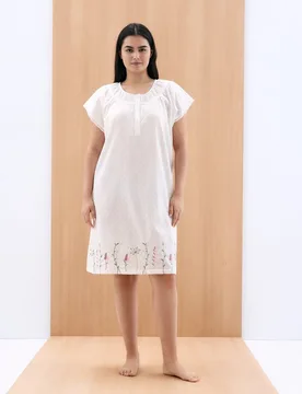 Camisón de mujer dobby con bordado de flores - Couchel - FashionsVida