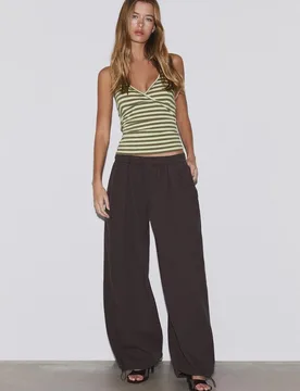 Figurbetontes Neckholder-Top Khaki XL - Stradivarius - FashionsVida