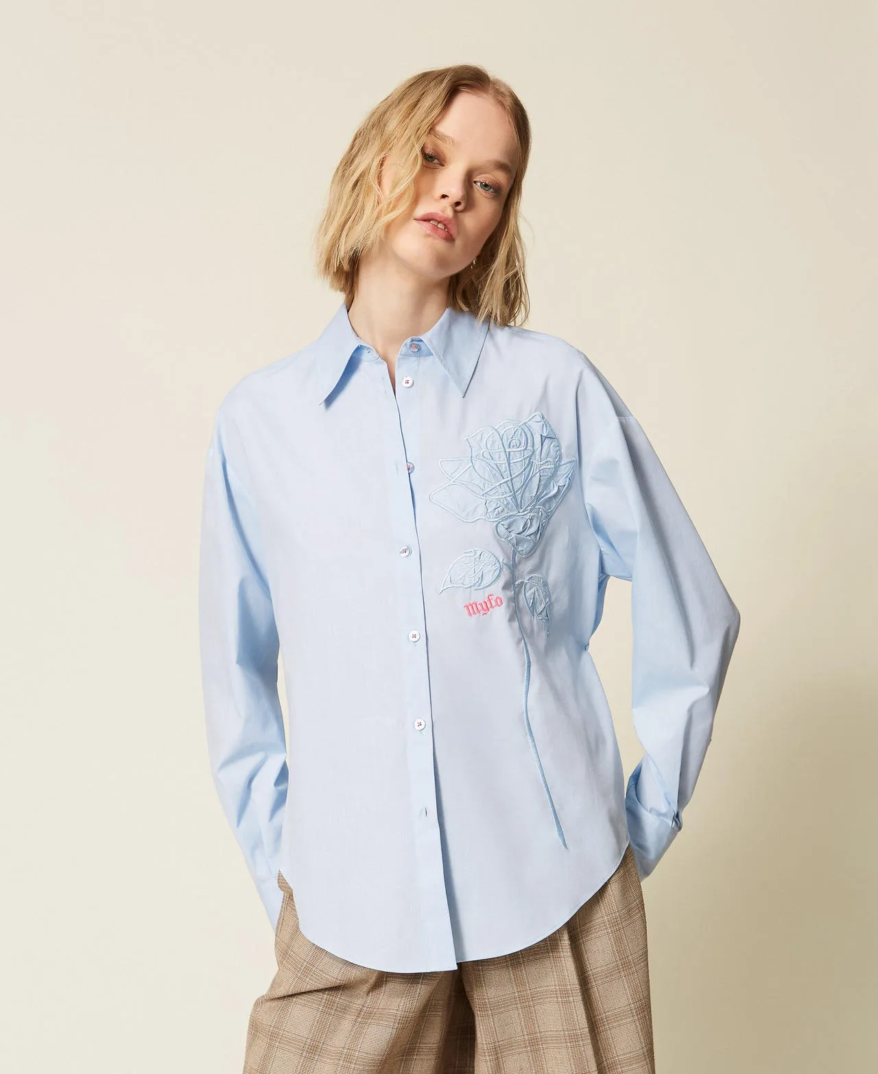 Chemise MYFO avec rose brodée - Actitude by Twinset - FashionsVida