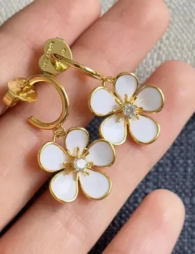 White Enamel Flower Stud Earrings for Women, Daily Jewelry Gift - Aliexpress - FashionsVida