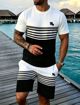 Conjunto casual de 2 piezas para hombre, camiseta de manga corta de cuello redondo con rayas en blanco y negro y contraste de color + pantalones corto - Shein - FashionsVida