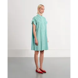 Vestido corto camisero con estampado y pliegues