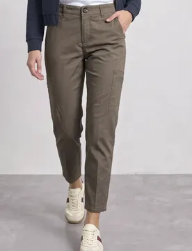 Slim Leg Chino mit Taschen im Cargo-Look female Braun
