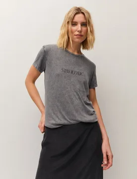 Camiseta de mujer con escote redondo y dibujo frontal - System Action - FashionsVida