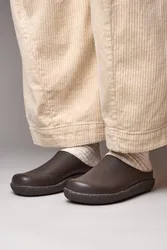 Women's 'Pevensey' Unlined Leather Clogs Shoes in Dark Brown Size: 9 - Dark Brown - Size: 9