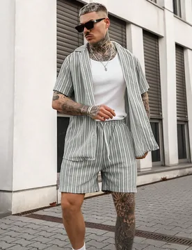 Conjunto de 2 piezas estilo INS para hombre, camisa de punto de ganchillo bohemio y pantalones cortos a rayas multicolor con textura de jacquard para - Shein - FashionsVida