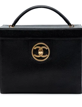 CC Caviar Turnlock Vanity Bag - Chanel - FashionsVida