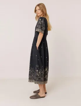 Indi & Cold - Vestido largo escote pico manga corta - Indi & Cold - FashionsVida