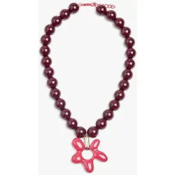 Collar con cuentas y abalorio de flor