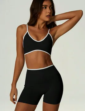 Conjunto deportivo para mujer con sujetador deportivo de tirantes finos y escote en V con ribete de bloques de color + shorts de cintura alta con cont - Shein - FashionsVida