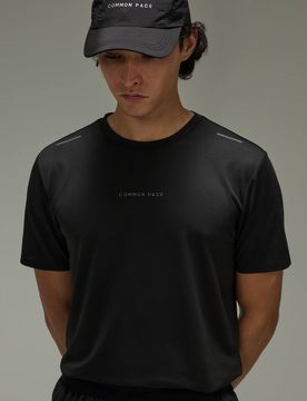 Herren Common Pace Lauf Ultra Regular Fit T-Shirt Black Größe XL