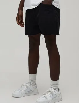 Herren Kurze Jeansshorts Aus Steifem Denim Washed Black Größe 28 - boohooMAN - FashionsVida