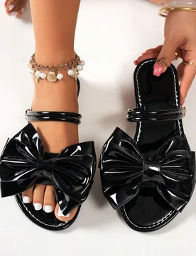 Sandalias de mujer de doble uso en negro, nuevas llegadas de verano, estilo de celebridad de red con hebilla, suela plana de moda versátil, chanclas - Shein - FashionsVida