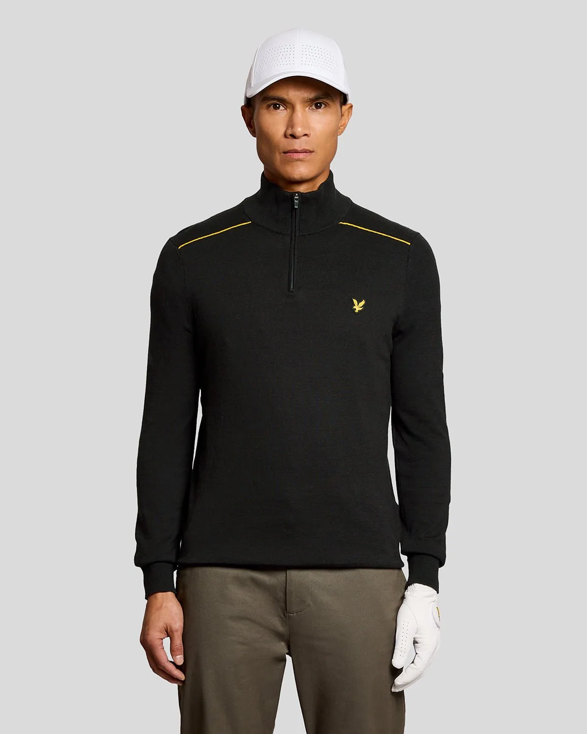 Men's Golf Cotton Tipped 1/4 Zip Jumper in Black - Lyle & Scott - FashionsVida
