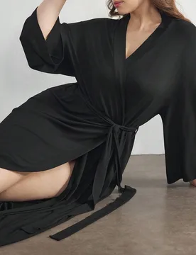 Bata de manga larga minimalista cómoda y suave de talla grande, con detalles acogedores y elegantes, para la temporada de vacaciones, otoño e invier - Shein - FashionsVida