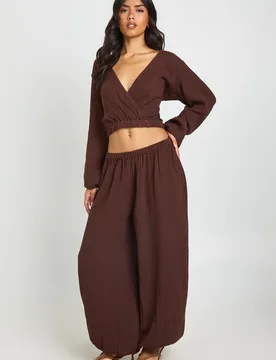 Womens Cheesecloth Low Rise Balloon Trouser - Chocolate - Boohoo - FashionsVida