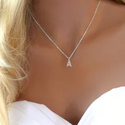 Pieza Collar con colgante de letra clásica en plata, para mujer