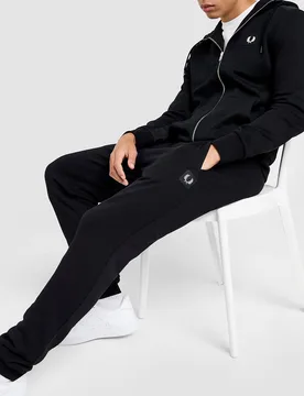 Mens Pantaloni della tuta Cuffed Badge - Nero, nero nero Uomo taglia XS - Fred perry - FashionsVida