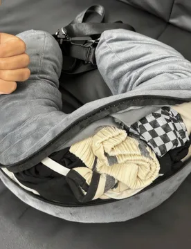 Almohada en forma de U de bajo costo para aerolínea, se puede rellenar con ropa, portátil para viajes, almacenamiento para vuelos largos, funda de a - Shein - FashionsVida