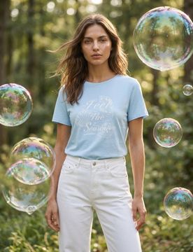 T-shirt in cotone con scritta Feel The Season - blu pallido