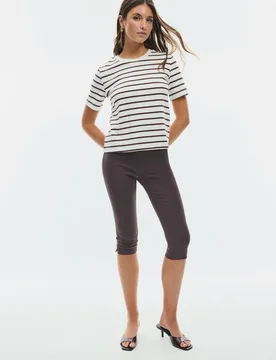 Basic T-Shirt mit Streifen in Regular-Fit und Heavy Weight Braun XS - Stradivarius - FashionsVida
