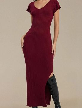 Abito midi aderente in maglia - bordeaux