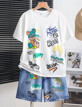 Conjunto de 2 piezas/Set Camiseta de manga corta con cuello redondo y estampado de oso, y pantalones cortos de denim sintético, estilo casual calleje - Shein - FashionsVida