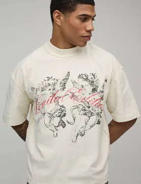 Herren Oversized Boxy T-Shirt mit verlängertem Ausschnitt und sichtbaren Nähten - Cherub Ecru Größe Medium - boohooMAN - FashionsVida