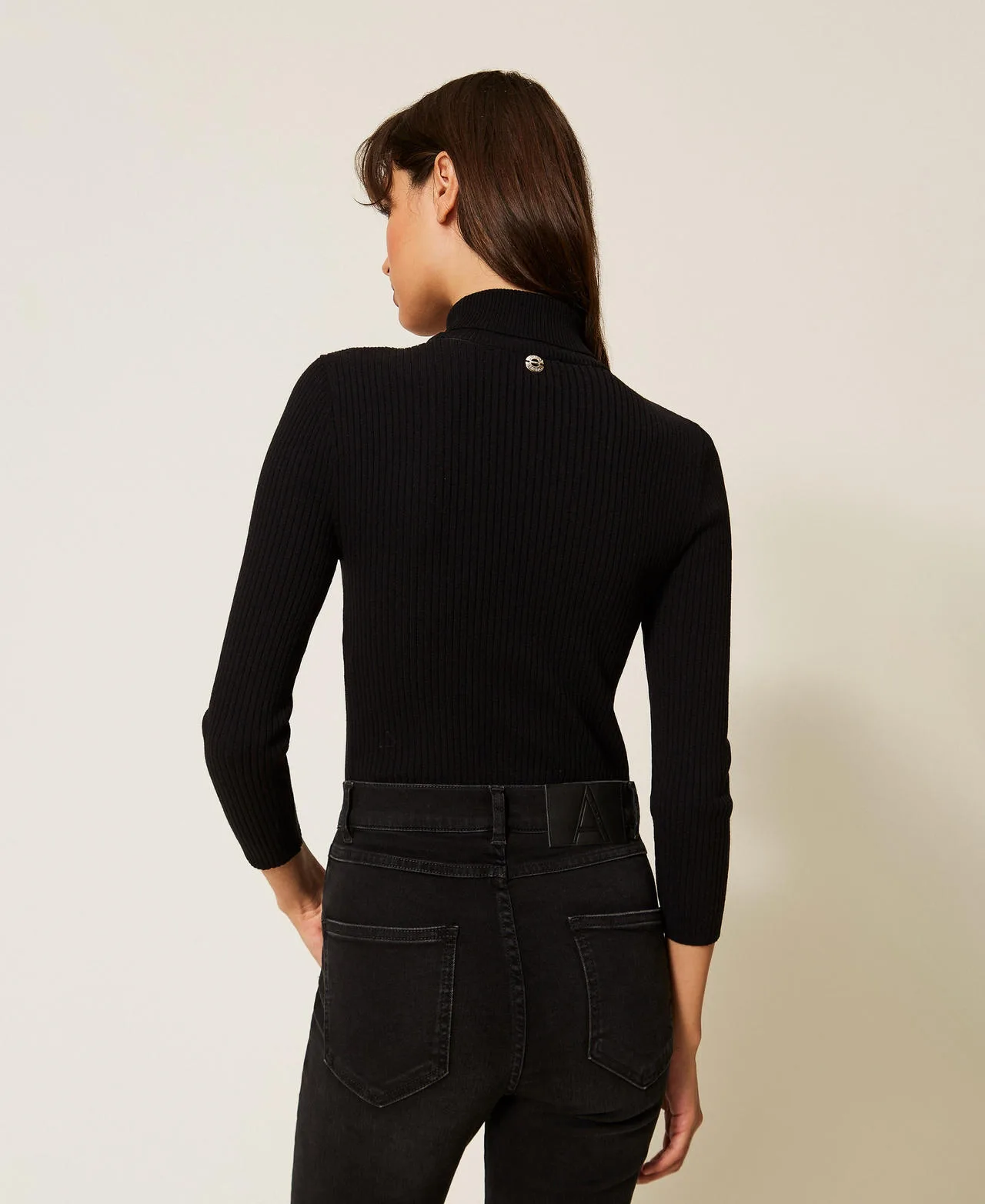 Pull col montant avec broche - Actitude by Twinset - FashionsVida