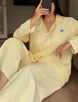 Conjunto de pijama de manga larga y pantalones con parches bordados a rayas tejidos para mujeres de talla grande - Shein - FashionsVida