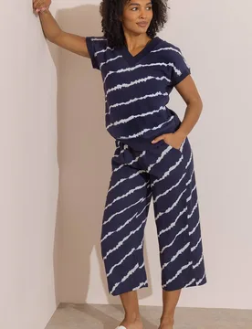Women's Printed Wide Leg Cropped Cotton Trousers in Navy Size: 14 - Navy - Size: 14 - Klass. - FashionsVida