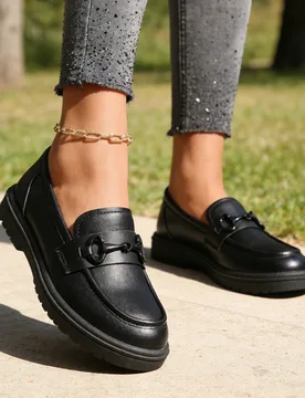 Mocasines negros de estilo británico para mujer, zapatos de aumento de altura para ir a la universidad, decoración con hebilla, zapatos ligeros, sua - Shein - FashionsVida