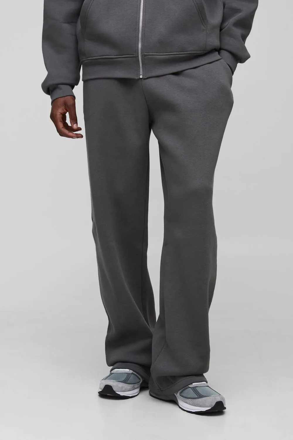 Herren Tall Basic Straight Leg Jogginghose Charcoal Größe Medium - boohooMAN - FashionsVida